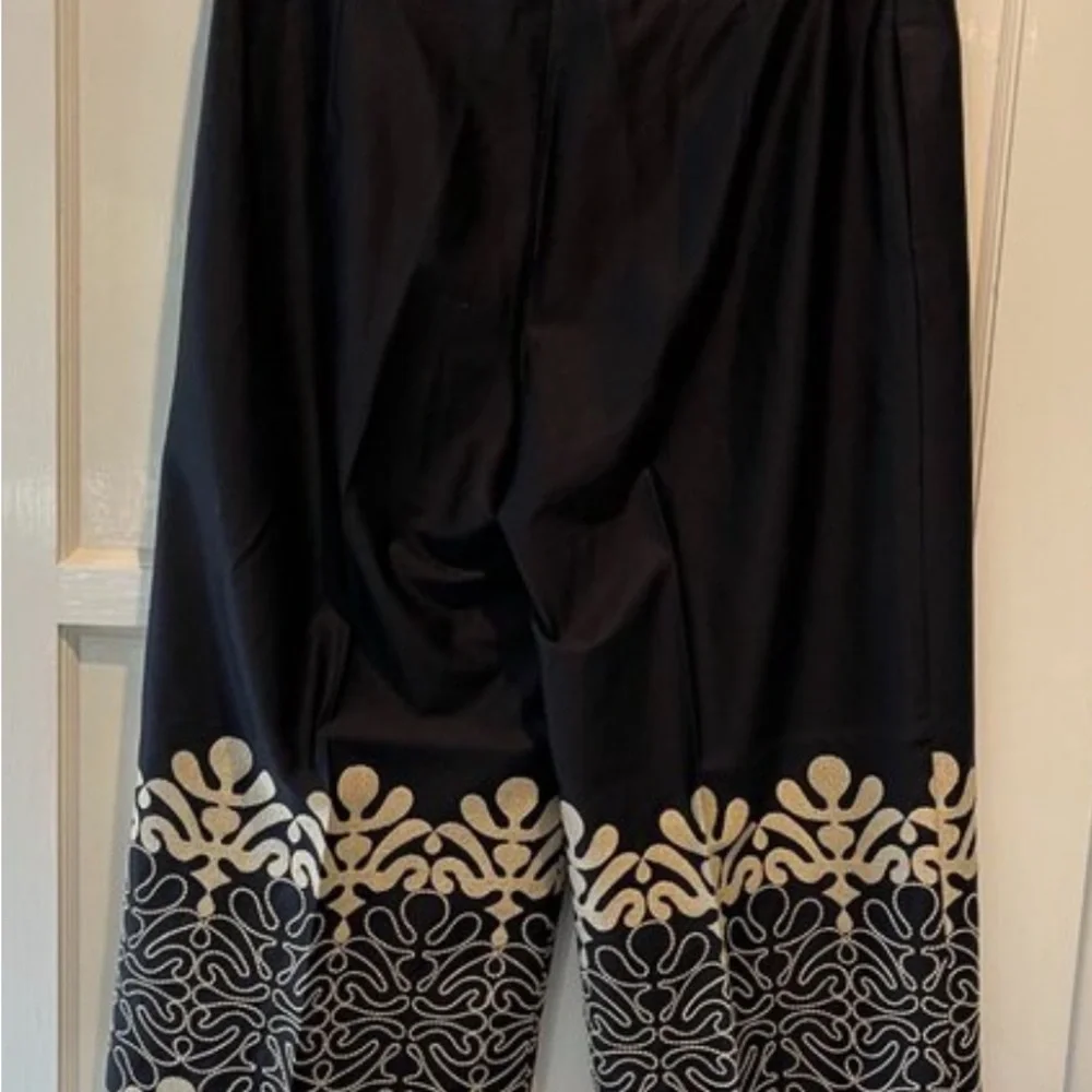 Exquisite Anthropologie Embroidered Black Wide Leg Pants XL. Fits Like Size L - Picture 3 of 3